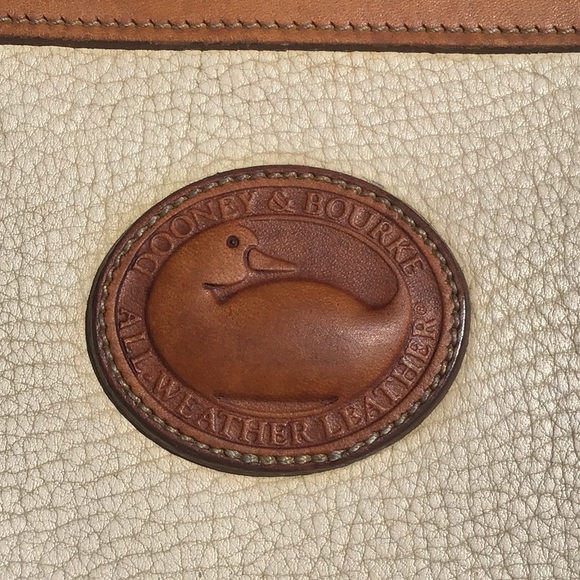 FLASH SALE 👜 Vintage Dooney & Burke leather crossbody - Picture 9 of 16